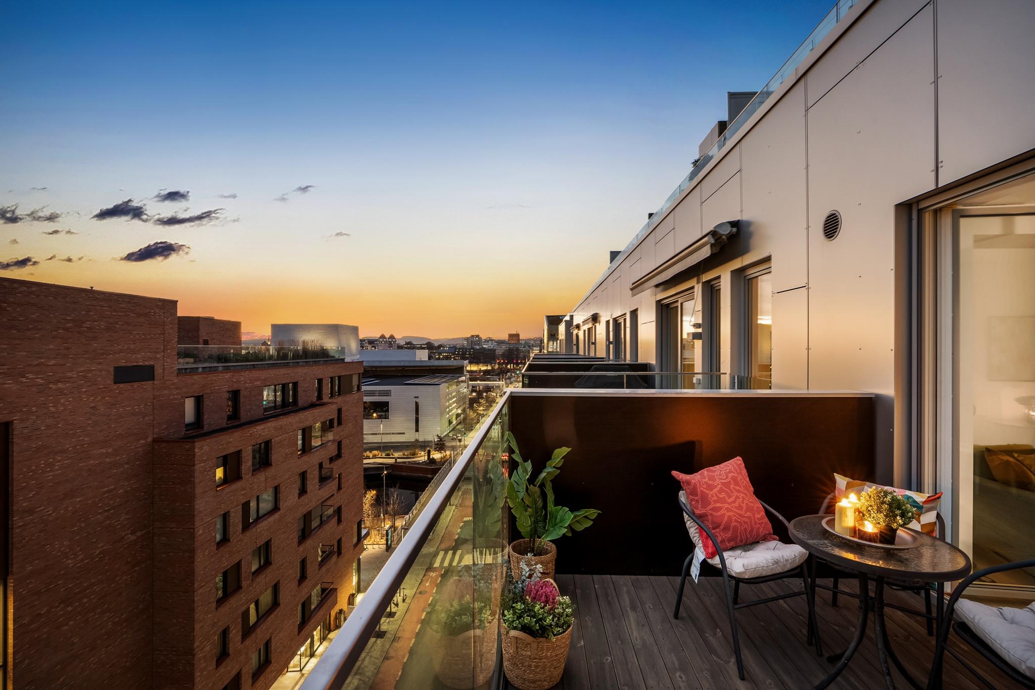 Fantastisk utsikt mot Operaen, Akerselva, fjorden og Oslo by. Blindvei uten gjennomgangstrafikk.